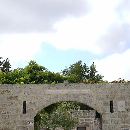 Masseria Li Reni فندق